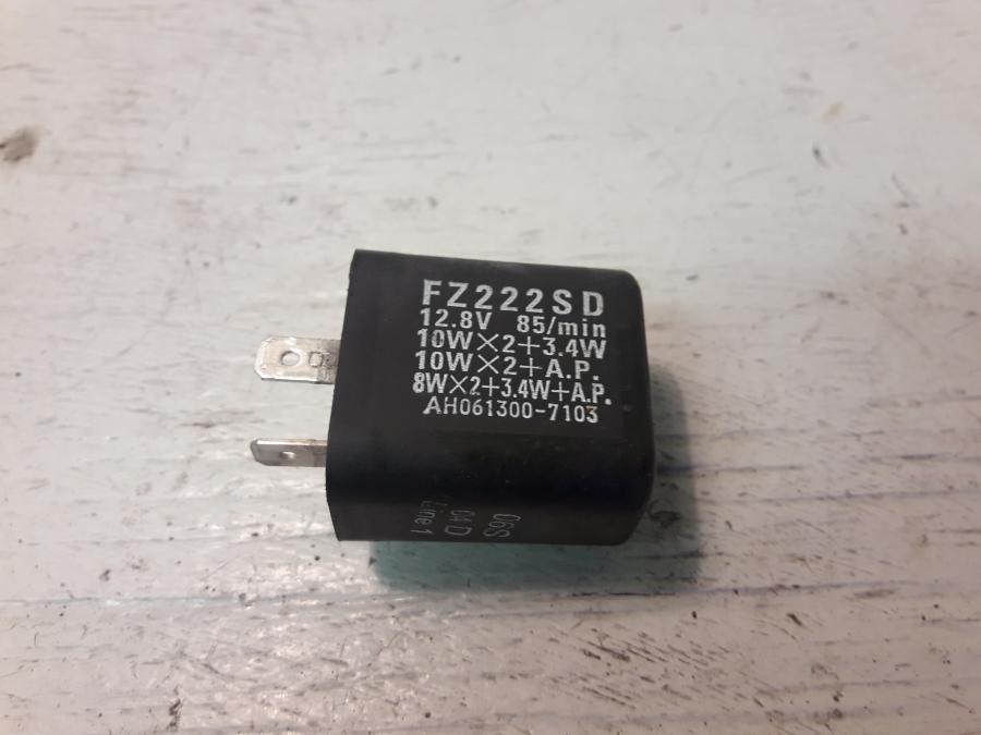 Framsidan på Blinkersrelä från en Aprilia RS 125 -2017 motorcykel.