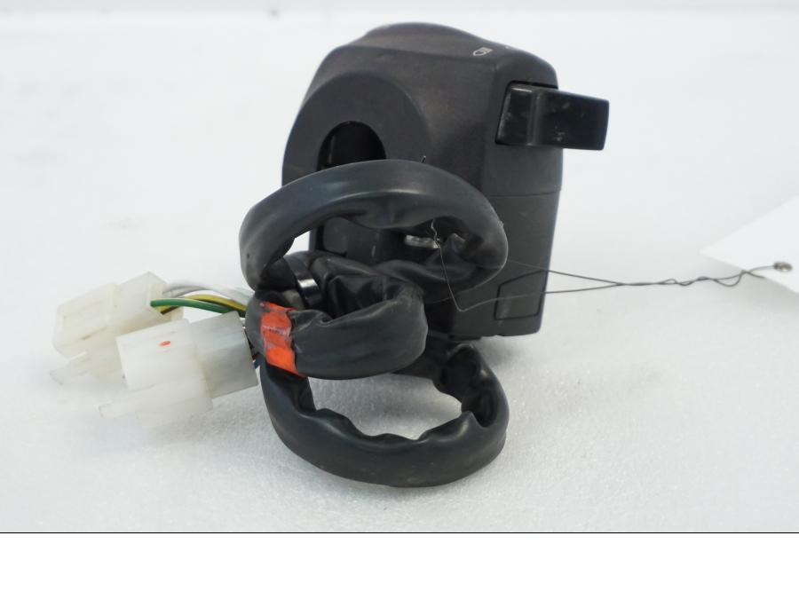 Vänster sida på Styrelreglage från en Aprilia RSV 1000 -2010 motorcykel.