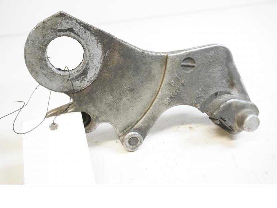 Baksidan på Bromsoksfäste från en KTM 950 Superenduro R -2007 motorcykel.