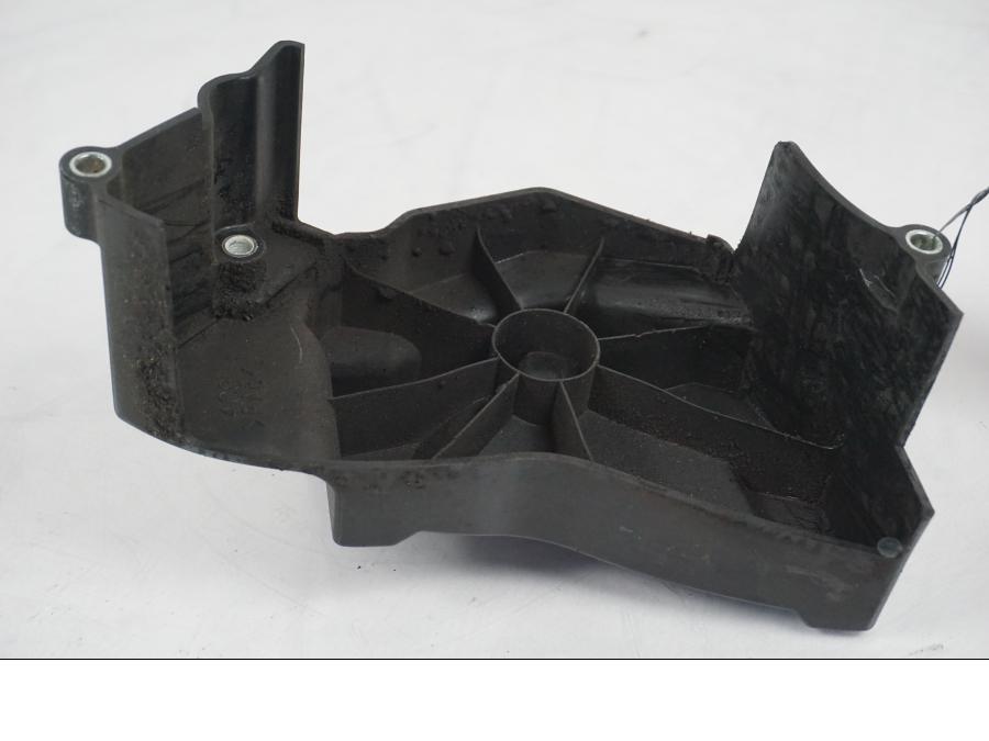 Snett nerifrån på Drevkåpa från en Yamaha YZF 1000 R1 -2007 motorcykel.