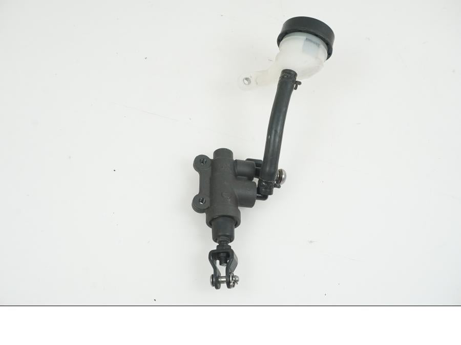 Baksidan på Bromshuvudcylinder från en BMW R 1250 GS -2023 motorcykel.