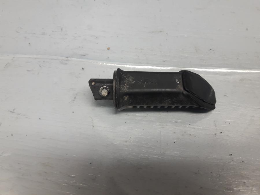 Baksidan pÄ Fotpinne frÄn en Suzuki DL 1000 -2018 motorcykel.