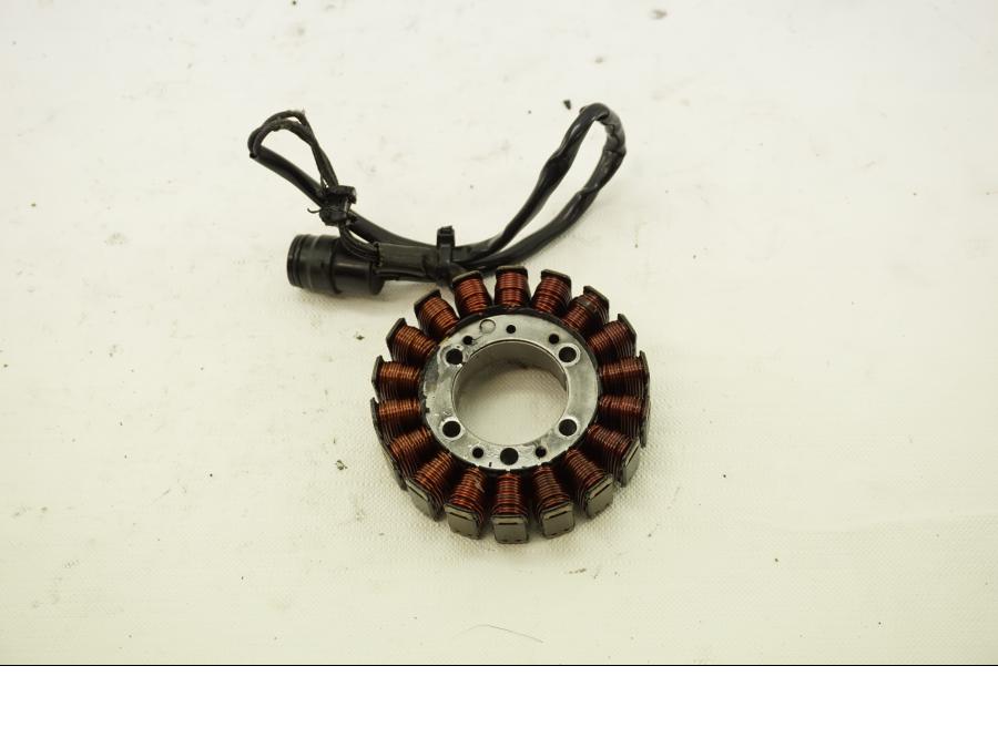 Baksidan på Generator från en Kawasaki ZX-6R -2004 motorcykel.