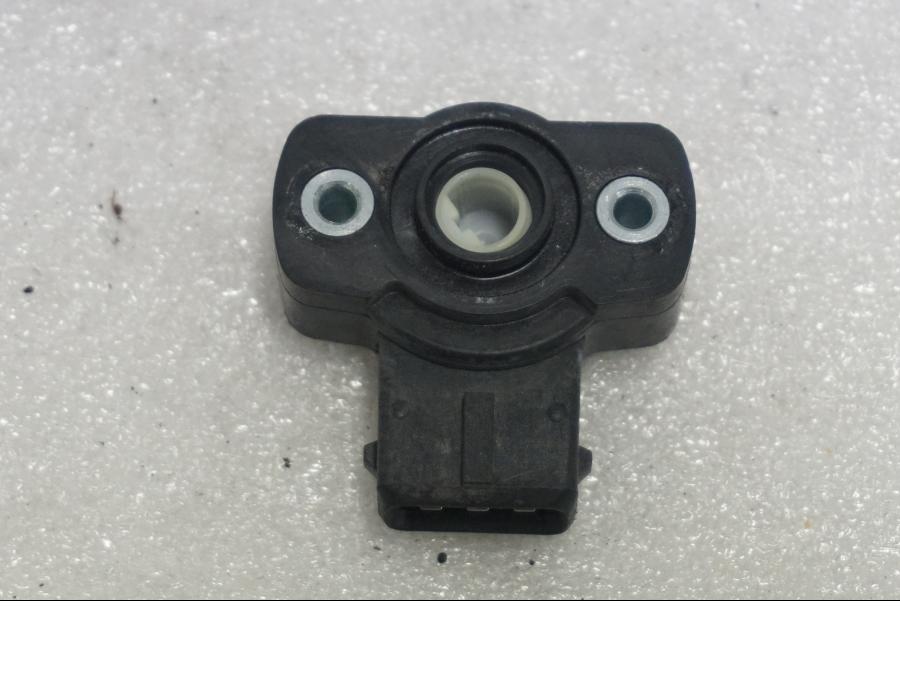 Baksidan på TPS från en BMW K 1300 R -2011 motorcykel.