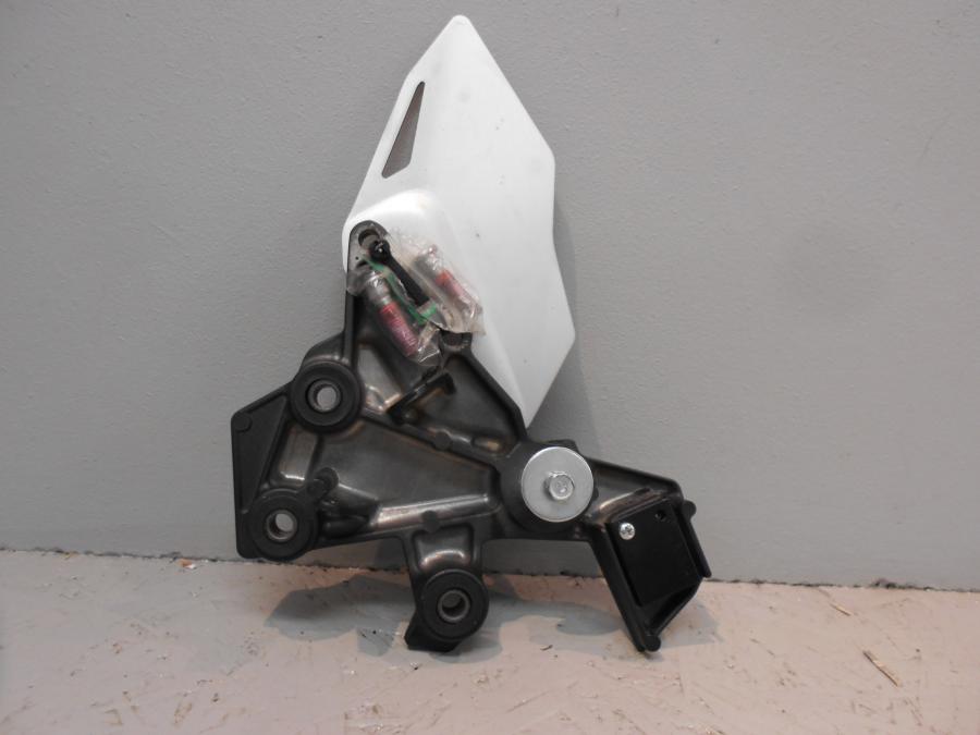 Baksidan på Fotpinnefäste från en Kawasaki Ninja H2 -2018 motorcykel.