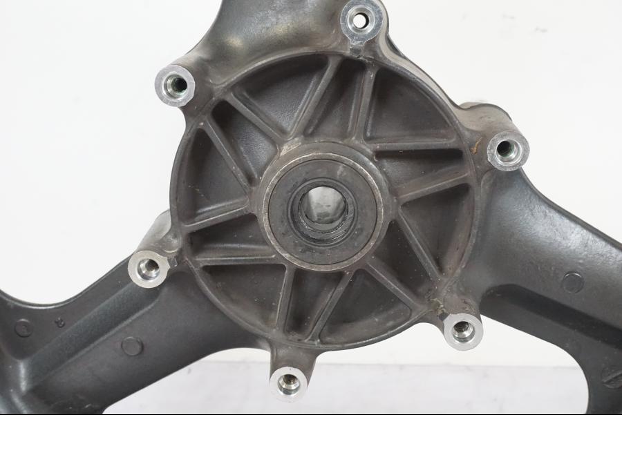 Extrabild6 på Fälg från en Honda CBR 1000 F -1999 motorcykel.