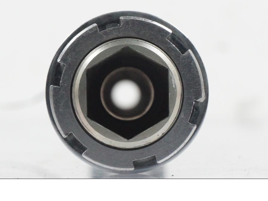 Snett nerifrån på Axel från en Yamaha YZF 1000 R1 -2007 motorcykel.