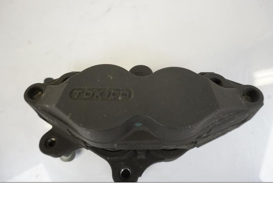 Snett nerifrån på Bromsok från en BMW R 1150 RS -2003 motorcykel.