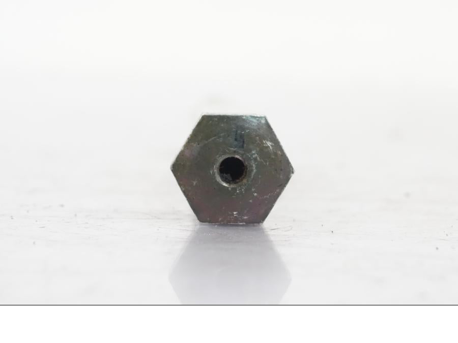 Höger sida på Axel från en Yamaha XVS 1100 -2000 motorcykel.