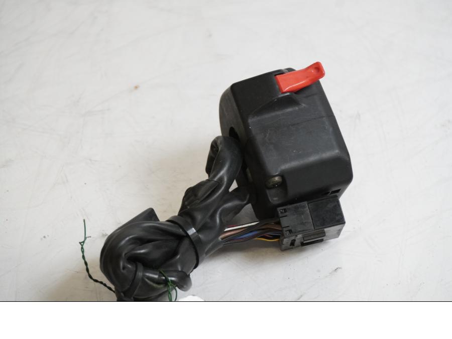 Höger sida pÄ Styrelreglage frÄn en Triumph Speed Triple -2002 motorcykel.