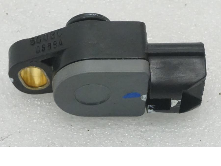 Framsidan på TPS från en Kawasaki Z 400 -2020 motorcykel.