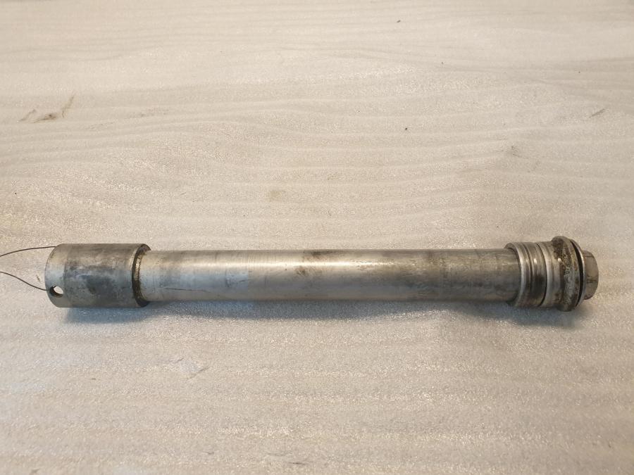 Baksidan på Axel från en Honda CBR 900 RR -2003 motorcykel.