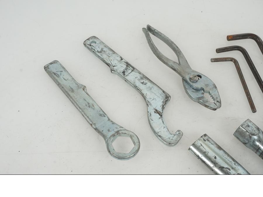 Snett uppifrån på Verktyg från en Yamaha XJ 900 S -1997 motorcykel.