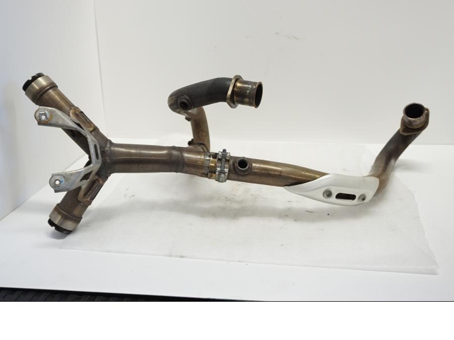 Höger sida på Grenrör från en Ducati Monster 696 -2010 motorcykel.