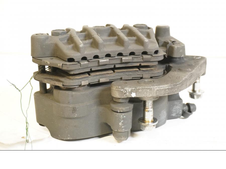 Höger sida på Bromsok från en Honda VTX 1800 -2002 motorcykel.