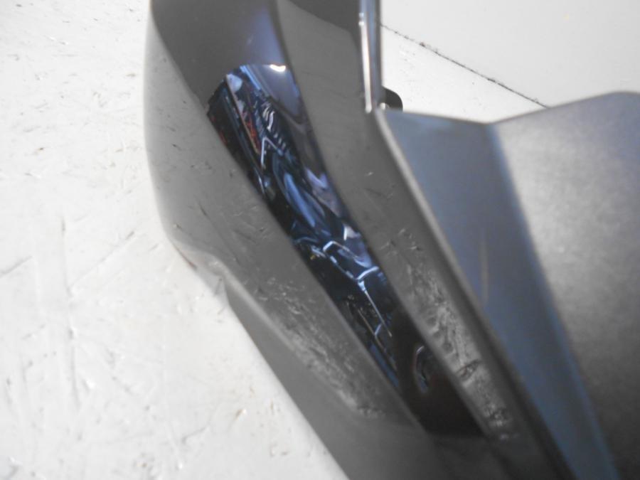 Vänster sida på Handskydd från en KTM 125 Duke -2011 motorcykel.