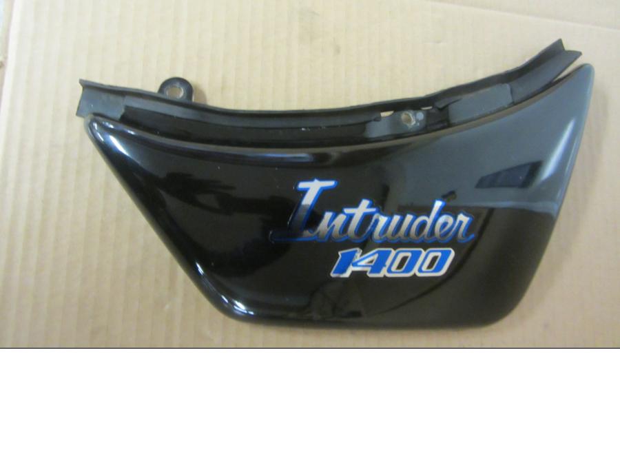 Framsidan på Sidopanel från en Suzuki VS 1400 -1993 motorcykel.