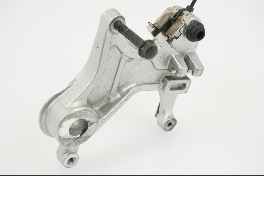 Framsidan på Bromsoksfäste från en Honda XRV 750 -2003 motorcykel.