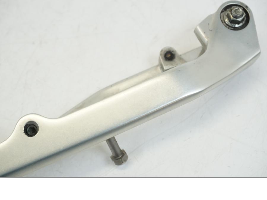 Extrabild6 på Sidostöd från en Ducati Streetfighter V4 -2020 motorcykel.