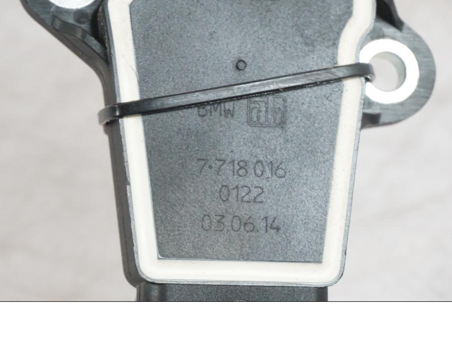 Snett nerifrån på Växelindikator från en BMW K 1600 GTL -2015 motorcykel.