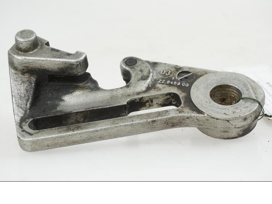 Snett nerifrån på Bromsoksfäste från en KTM 400 EXC -2004 motorcykel.