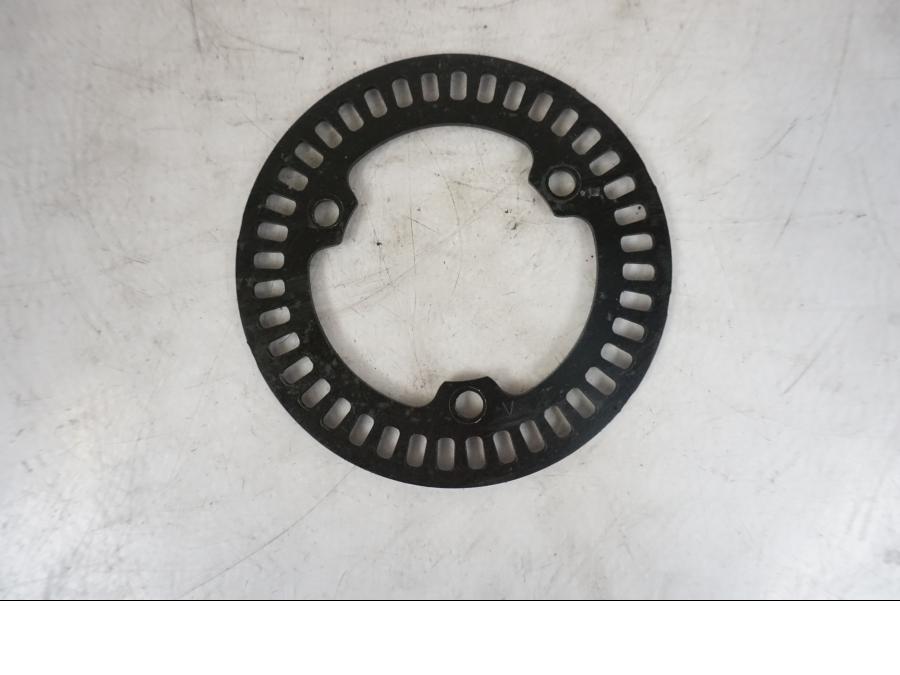 Vänster sida på ABS krans från en Yamaha MT-09 -2020 motorcykel.