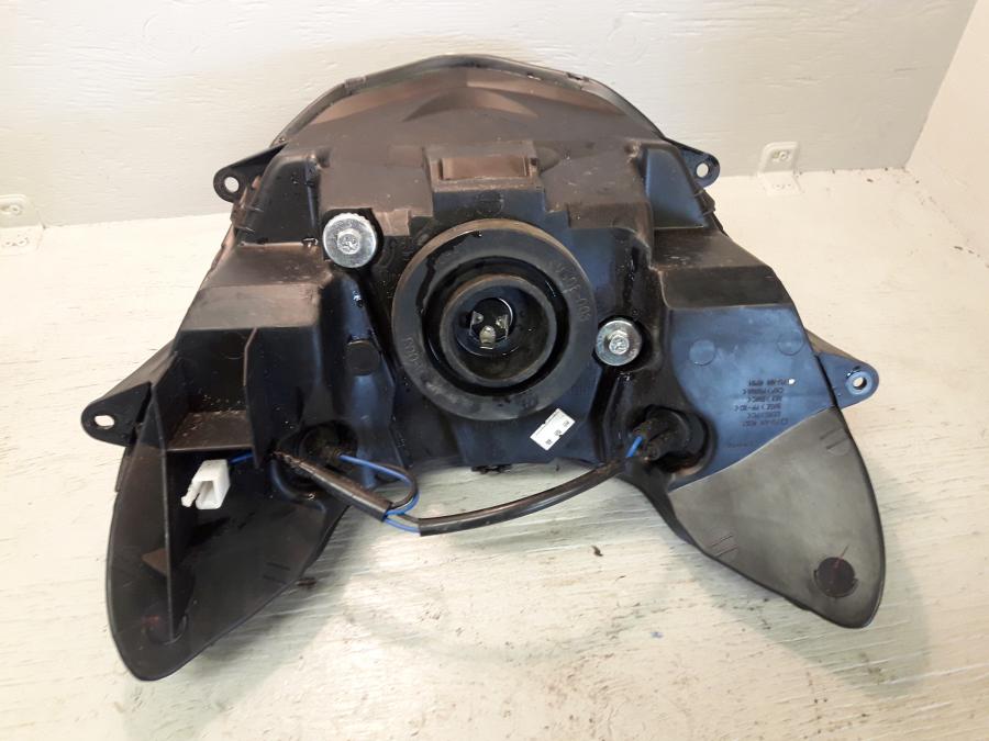 Baksidan på Strålkastare från en Yamaha Cygnus -2007 motorcykel.