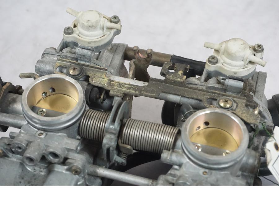 Extrabild2 på <p>Förgasare från Suzuki GS 500 F 2004.</p>
<p>Vänster/höger, Mikuni 34mm förgasarbrygga.</p> motorcykel.