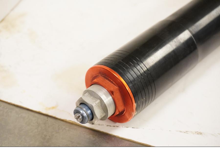 Snett uppifrån på Gaffelben från en Aprilia RSV 1000 -2003 motorcykel.