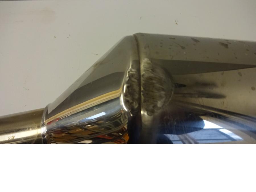 Vänster sida på Ljuddämpare från en Yamaha FJR 1300 -2014 motorcykel.