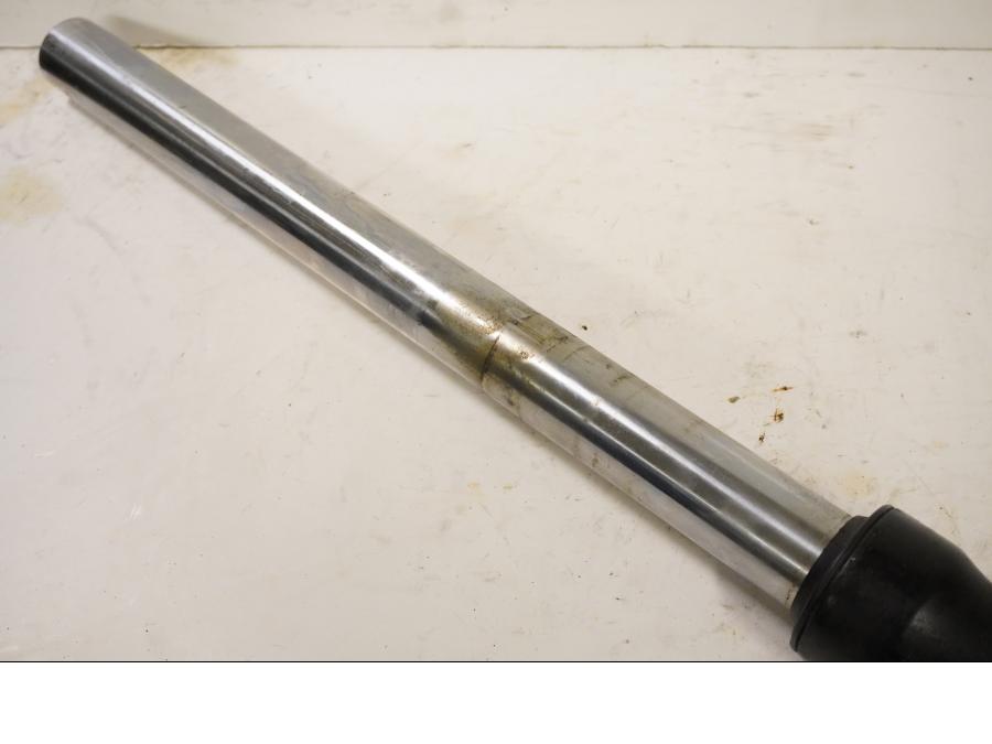 Vänster sida på Gaffelben från en Kawasaki GPZ 500 S -1992 motorcykel.