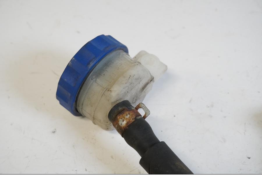 Snett uppifrån på Bromshuvudcylinder från en Kawasaki GPX 600 -1993 motorcykel.