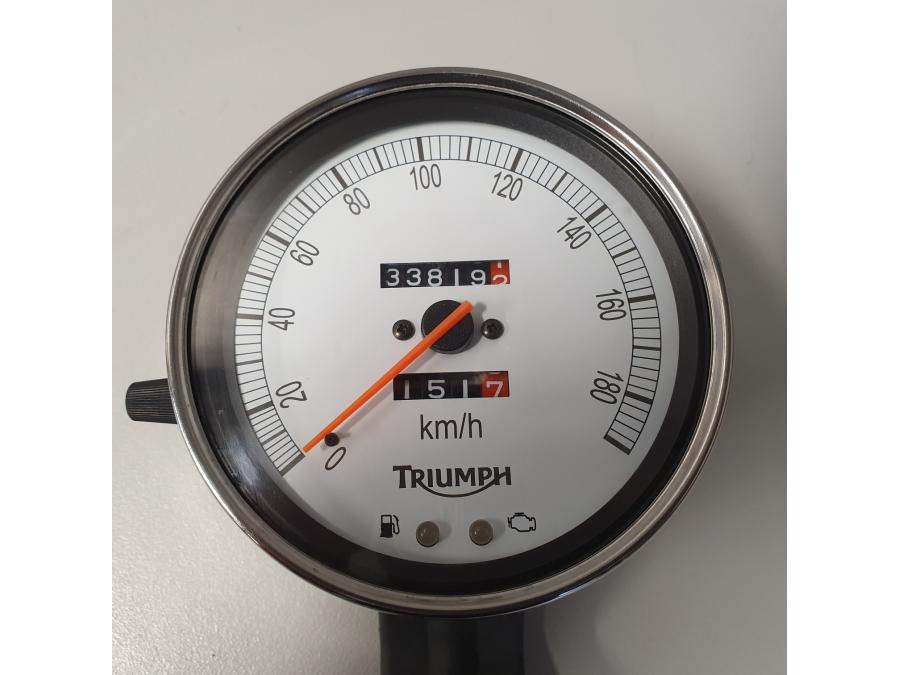 Snett nerifrån på Hastighetsmätare från en Triumph Speedmaster -2010 motorcykel.