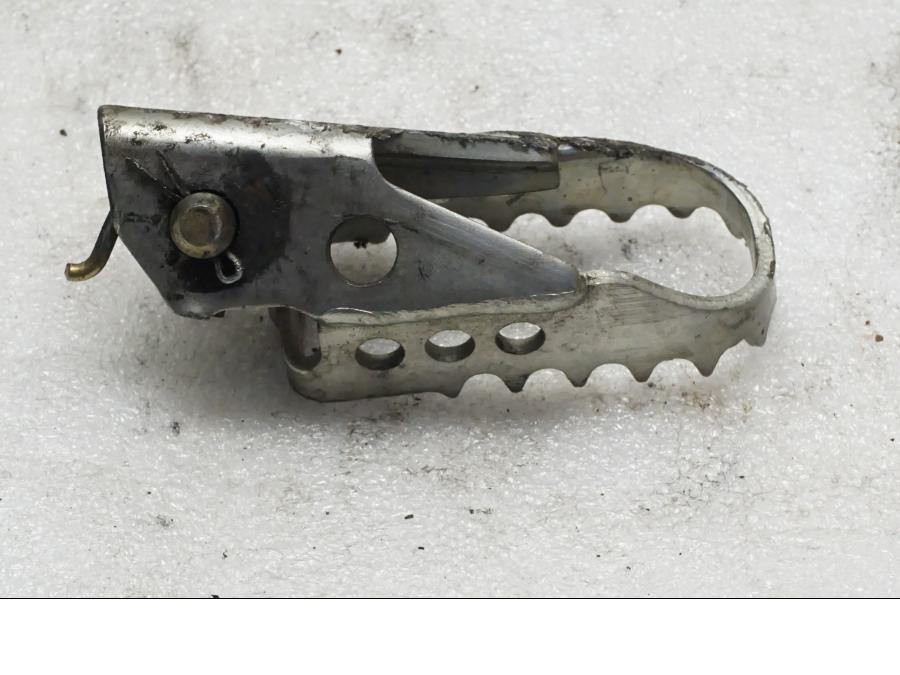 Höger sida på Fotpinne från en Yamaha TT 600 R -1997 motorcykel.