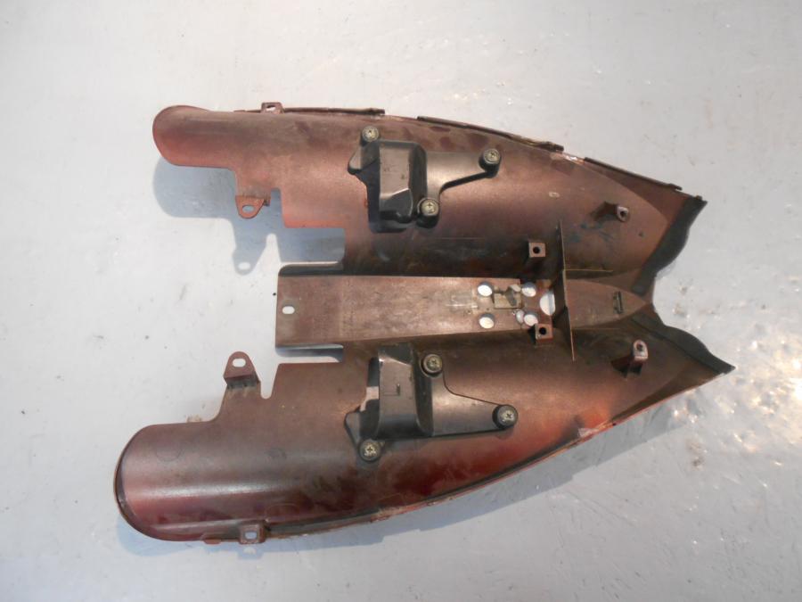 Baksidan på Undertail från en Yamaha YZF 1000 R1 -2005 motorcykel.