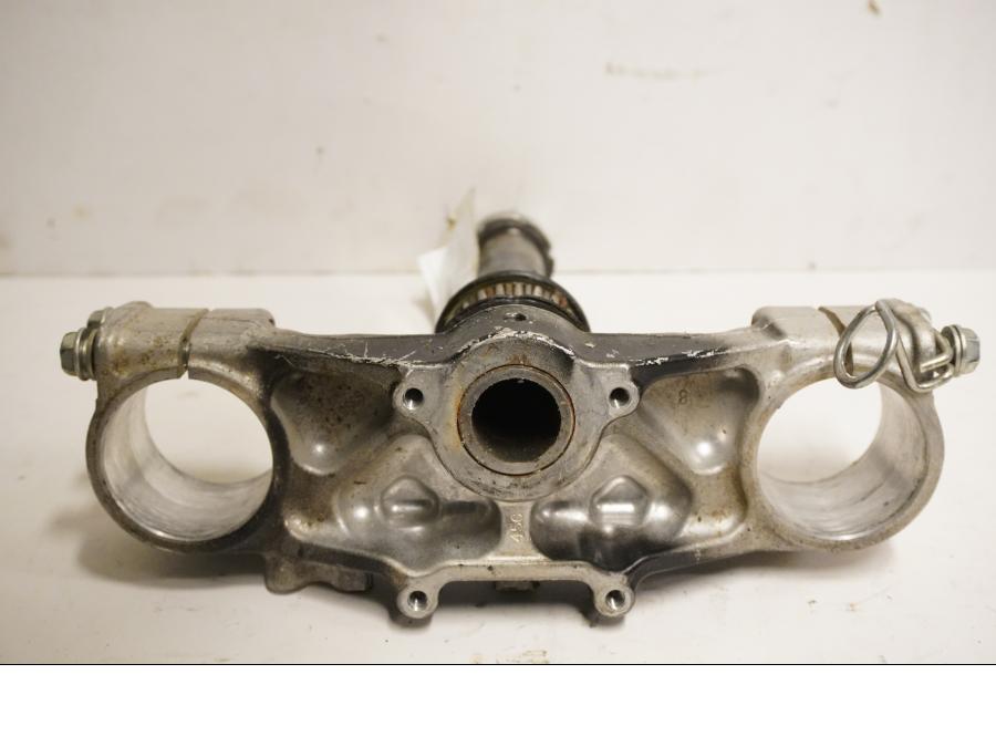 Baksidan på Gaffelkrona från en Suzuki DRZ 400 -2005 motorcykel.