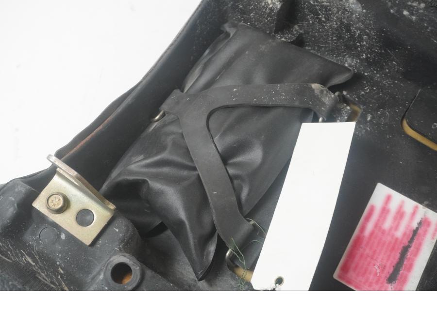 Vänster sida på Sadel från en Triumph Tiger -2002 motorcykel.