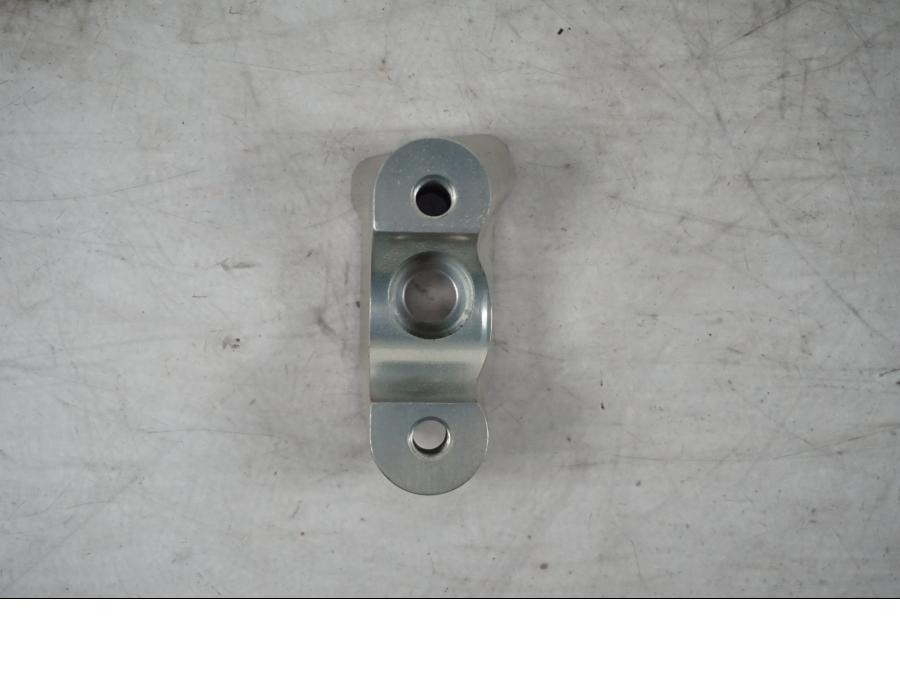 Höger sida på Styröverfall från en BMW S 1000 XR -2019 motorcykel.