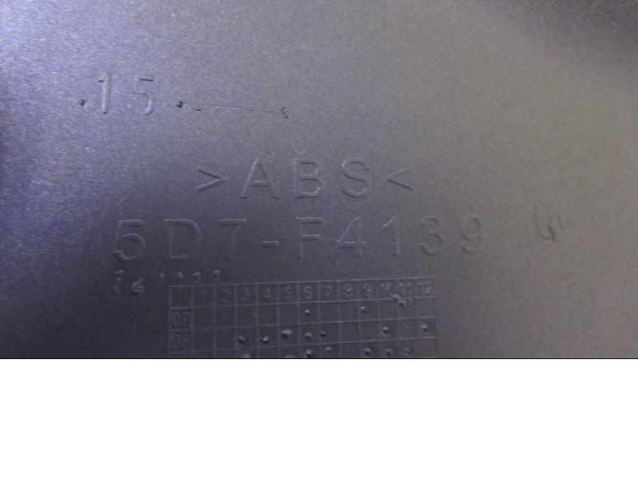 Vänster sida på Bensintankskåpa från en Yamaha YZF-R 125 -2016 motorcykel.