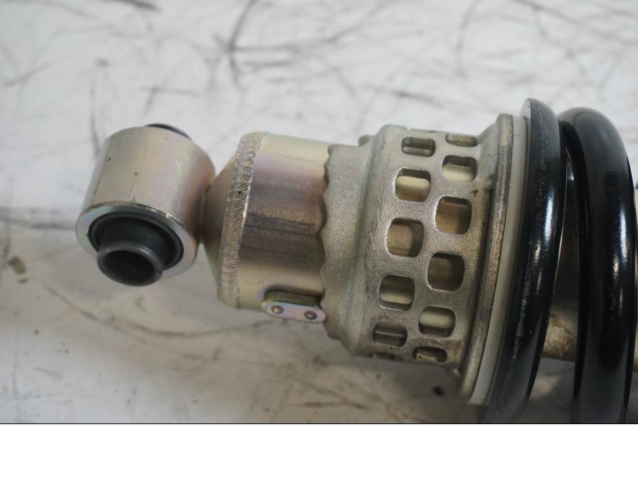 Vänster sida på Stötdämpare från en Yamaha XVS 1300 -2008 motorcykel.