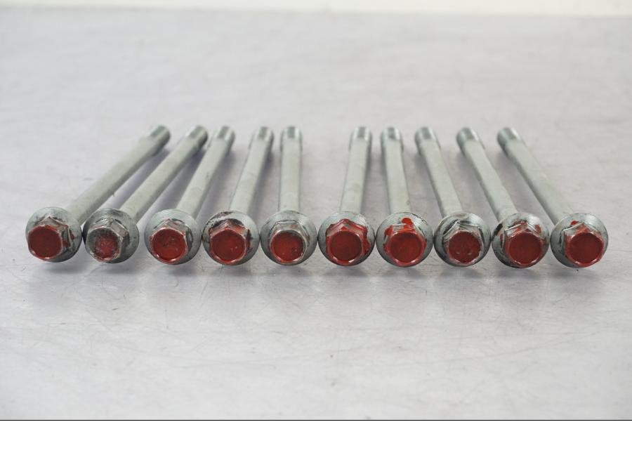 Snett nerifrån på Skruv / Mutter etc från en Kawasaki Z 900 -2019 motorcykel.