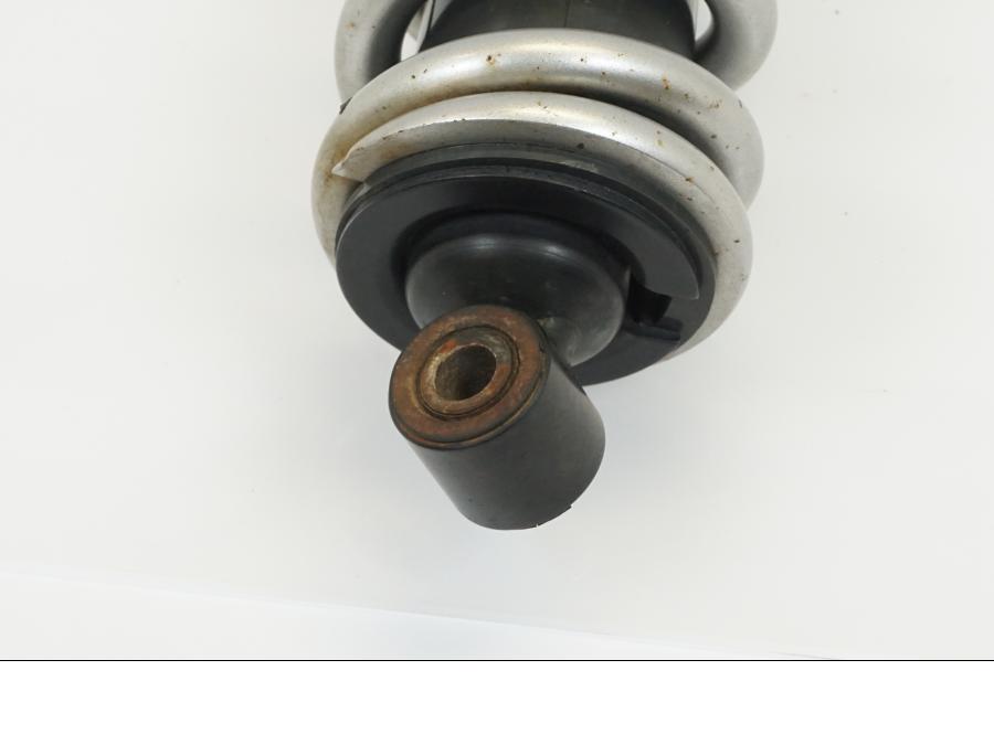 Vänster sida på Stötdämpare från en Kawasaki ER-6N -2009 motorcykel.