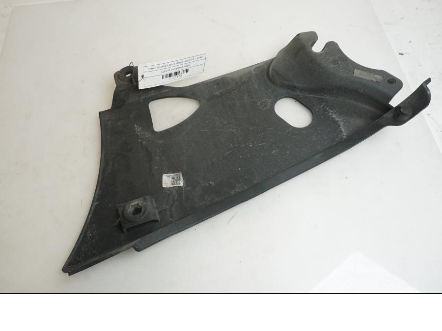 Vänster sida på Sidopanel från en Indian Chieftain Dark Horse -2019 motorcykel.