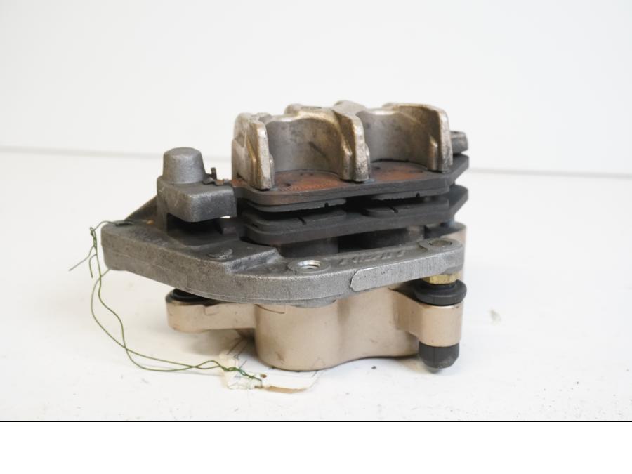 Höger sida pÄ Bromsok frÄn en Honda CB 600 Hornet -2005 motorcykel.