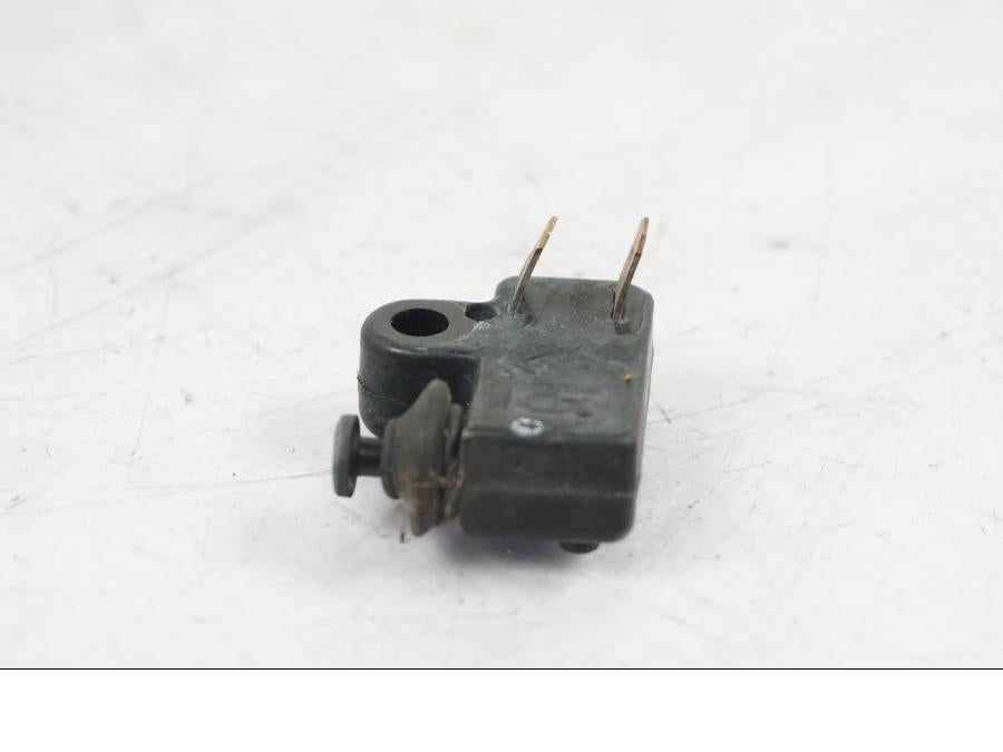 Vänster sida på Bromsljuskontakt från en Yamaha XVS 1100 -2000 motorcykel.