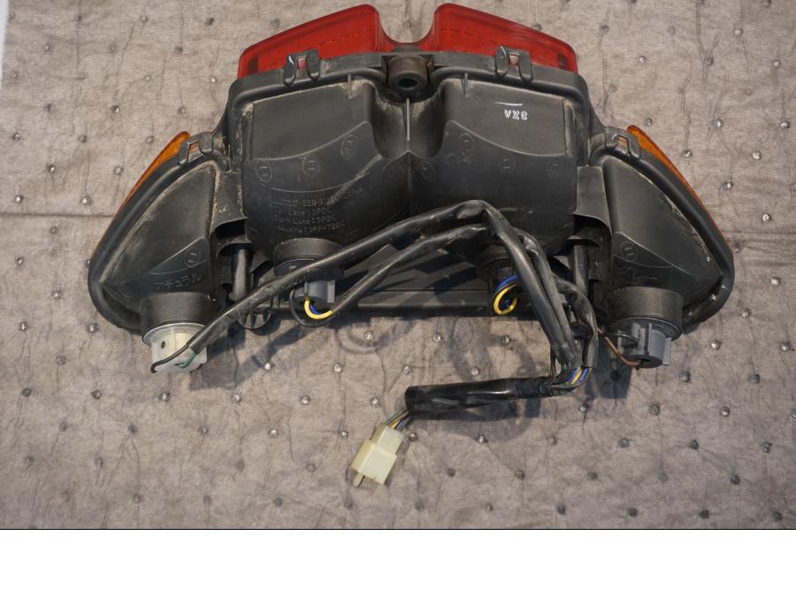 Baksidan på Baklampa från en Yamaha FJR 1300 -2004 motorcykel.