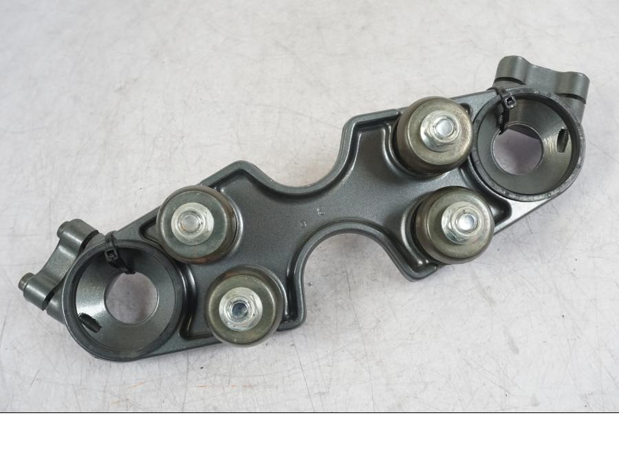 Extrabild2 på Styrfäste från en Suzuki GSX 1300 RX -1999 motorcykel.