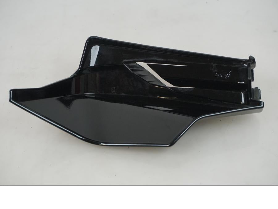 Höger sida på Handskydd från en KTM 1290 Super Duke GT -2020 motorcykel.