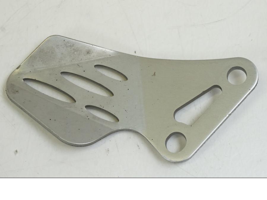 Baksidan på Fotpinnehälskydd från en Yamaha YZF 1000 R1 -2009 motorcykel.