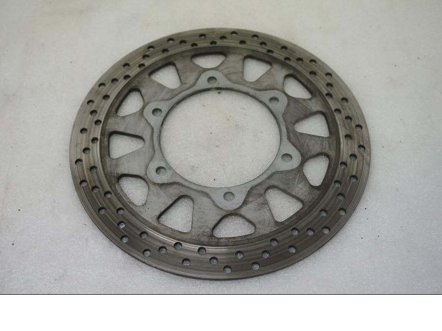 Baksidan på Bromsskiva från en Suzuki VL 800 -2004 motorcykel.